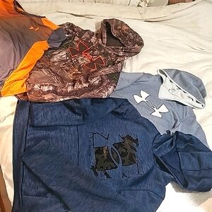 Under Armour Size Youth Large 4 pieces